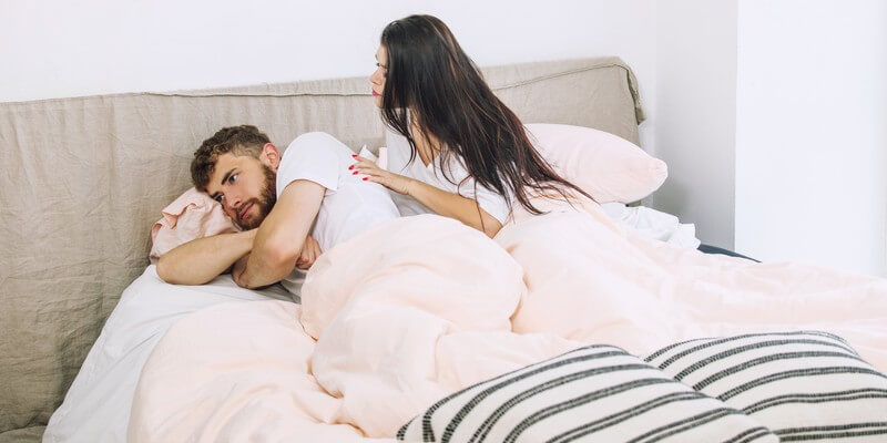 Couple frustré au lit